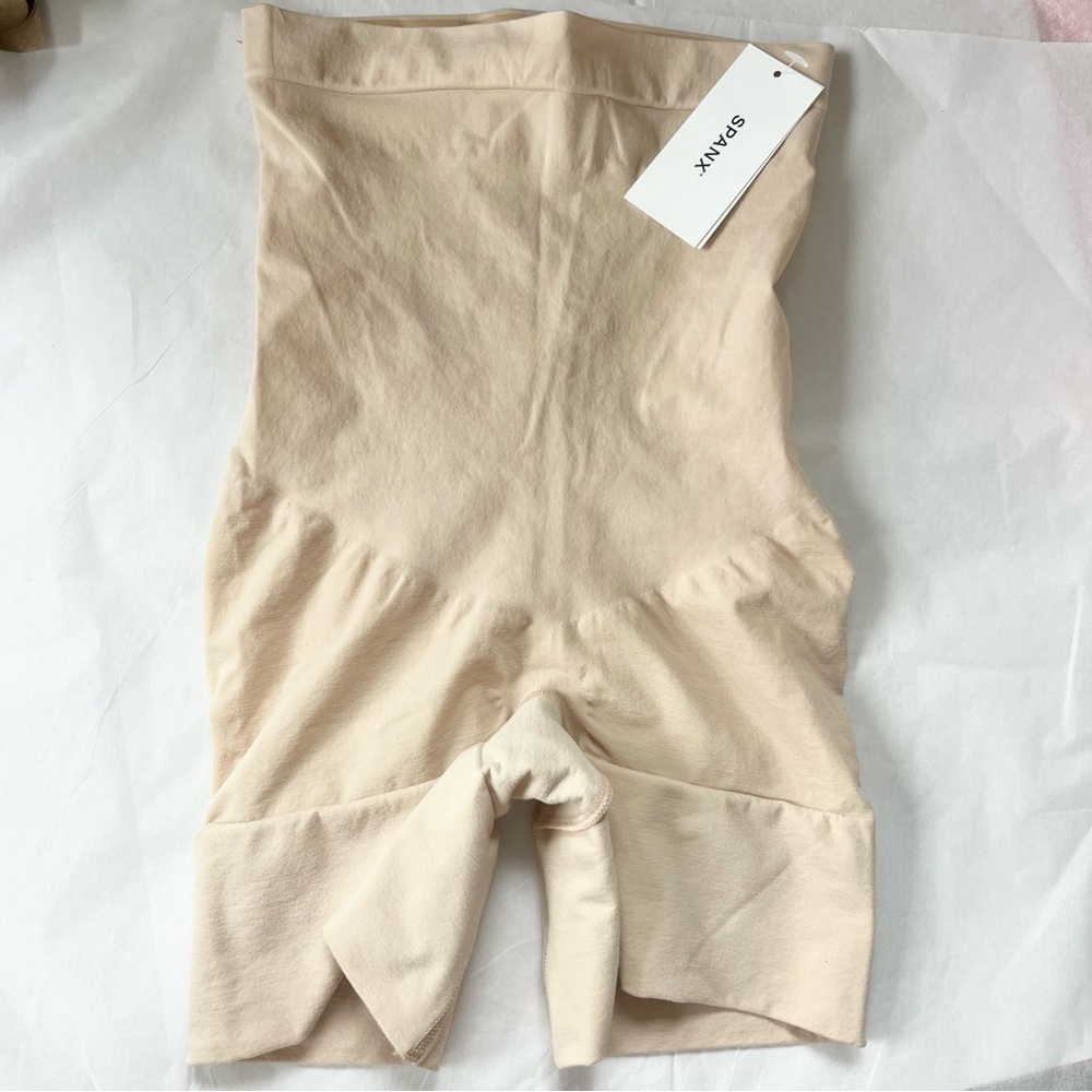 NWT SPANX Soft Nude Shapewear Shorts Higher Power Shorty Underwear Stretchy M